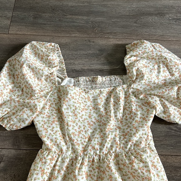 Women’s rose puffy shoulder dress - Picture 3 of 4